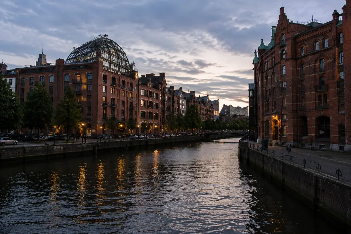 Berlin kanal tarihi kırmızı tuğla depolar