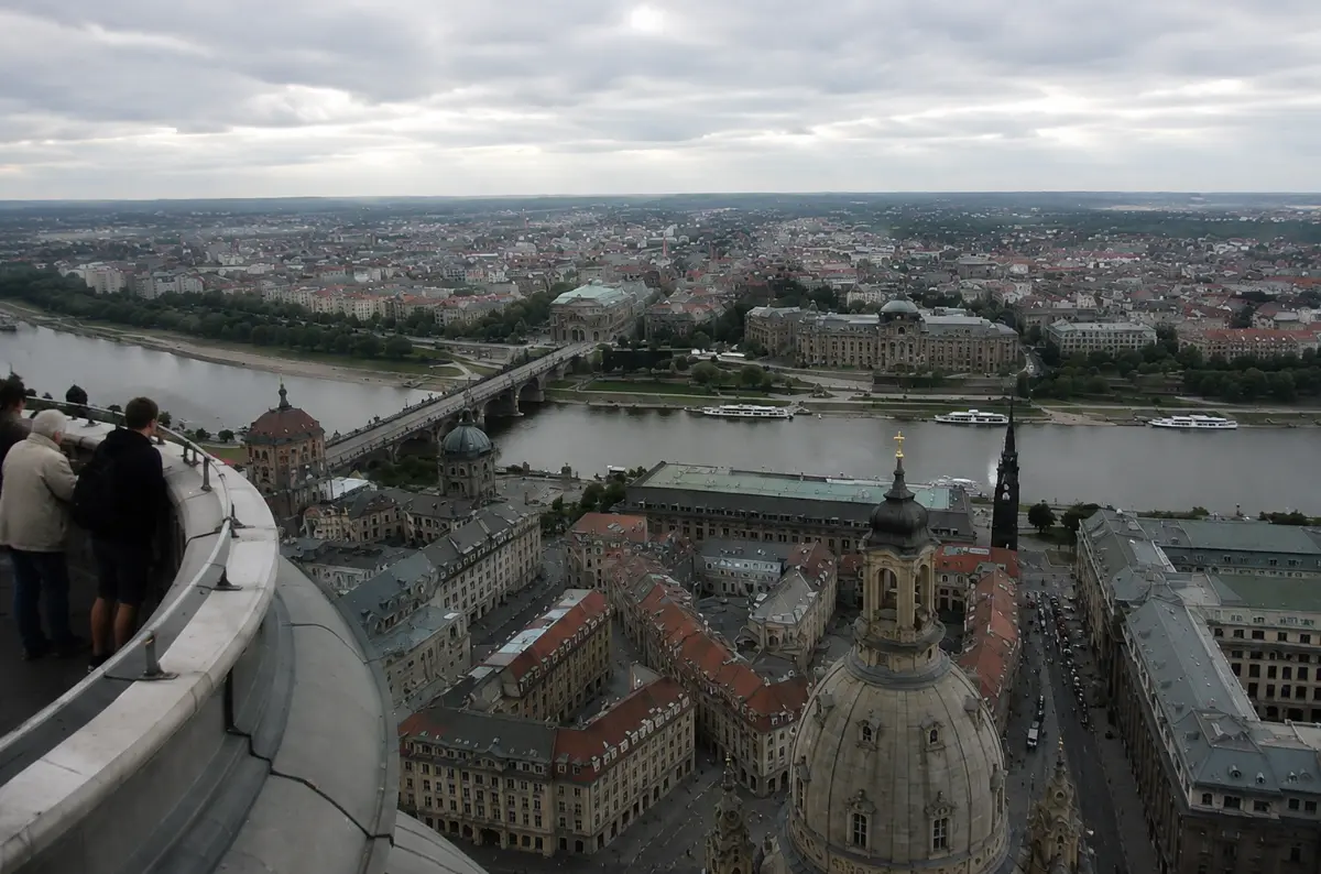Dresden Frauenkirche kubbe tepesinden şehir panoraması