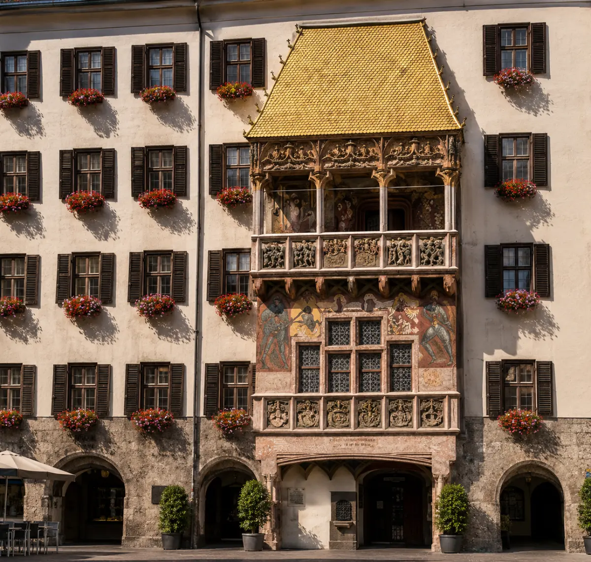 Innsbruck Goldenes Dachl Altın Çatı