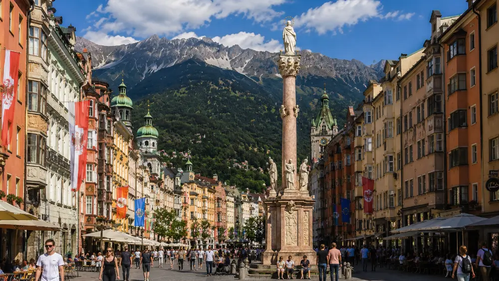 Innsbruck Maria-Theresien-Strasse anıt Alpler