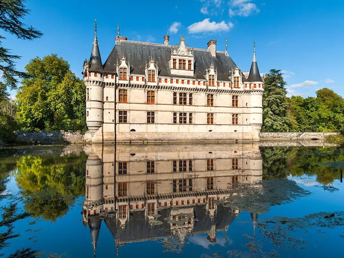 Azay-le-Rideau Şatosu, Indre nehrindeki yansımasıyla