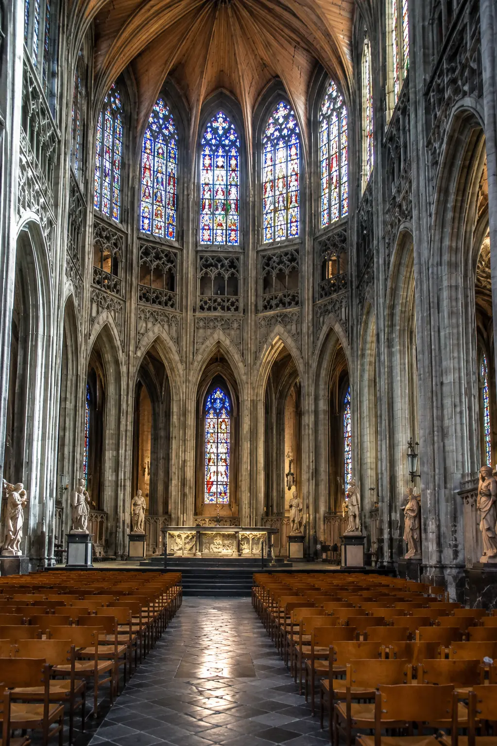 Mons Belfort ve Sainte-Waudru
