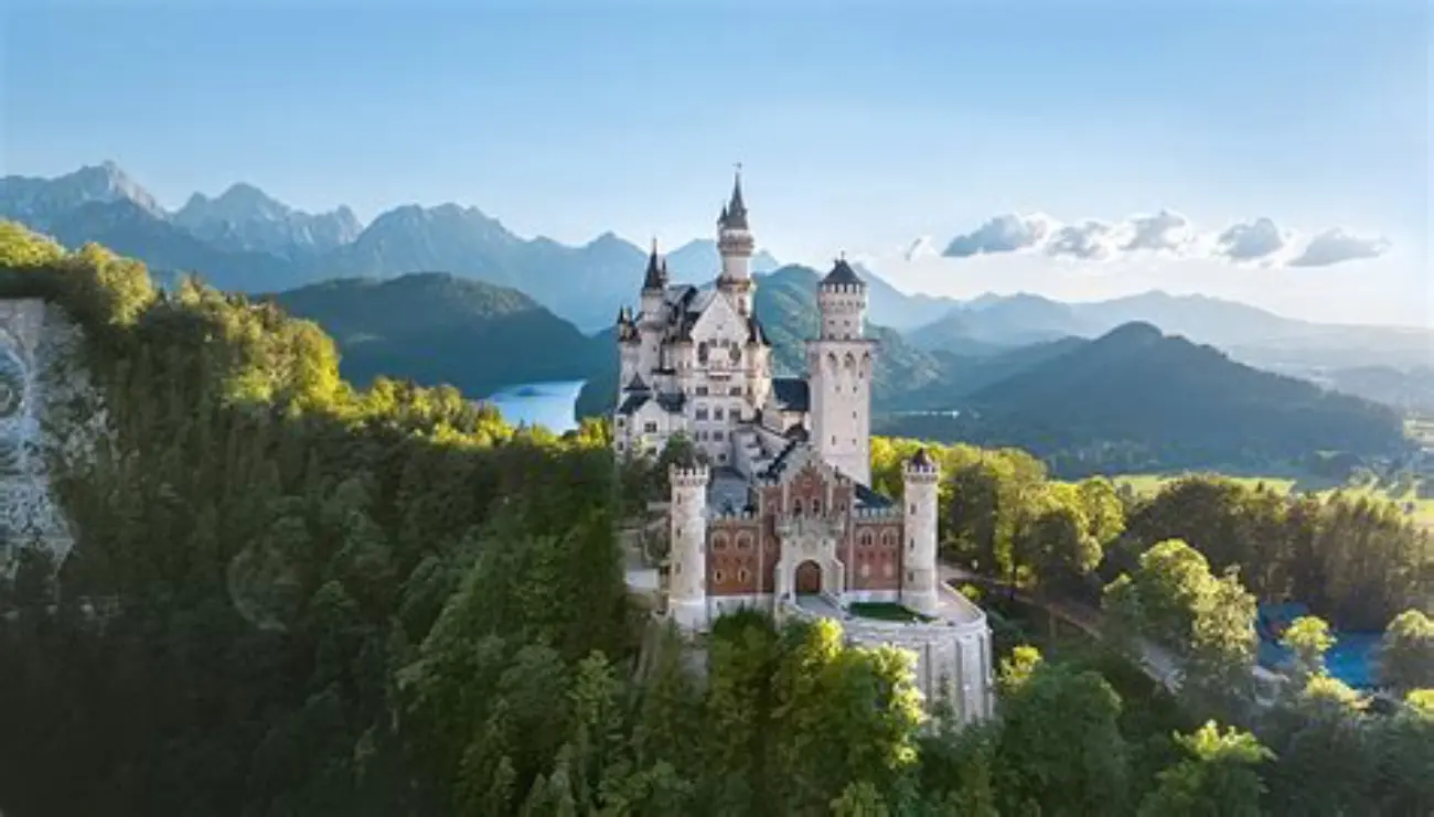 Neuschwanstein Şatosu Gezi Rehberi: Bavyera'nın Masalı