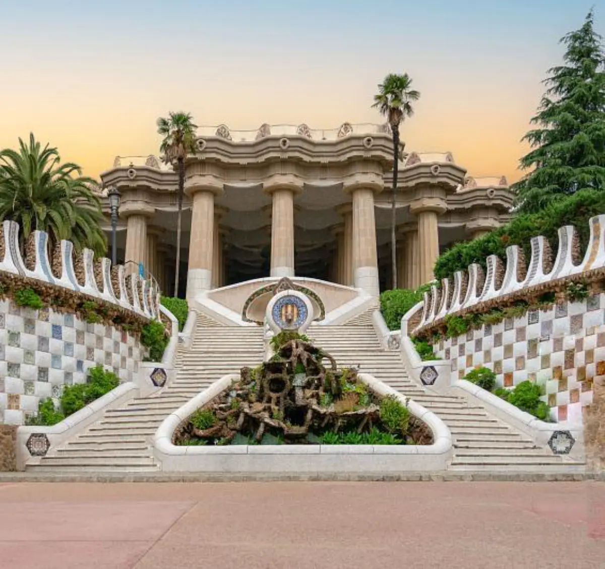 Park Güell Gezi Rehberi: Barselona'da Gaudí'nin Renkli Düş Bahçesi