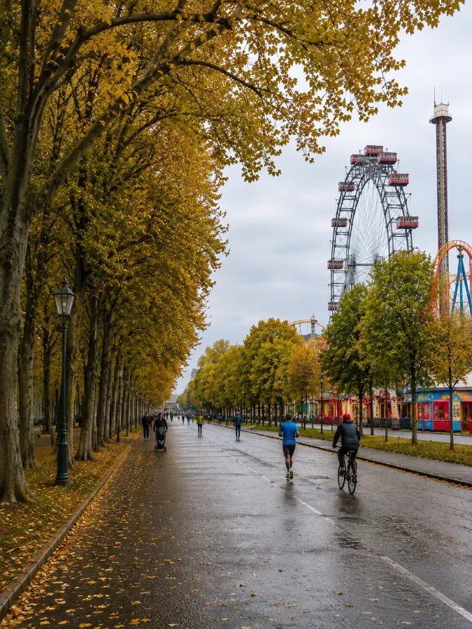 Prater ağaçlı yol sonbahar