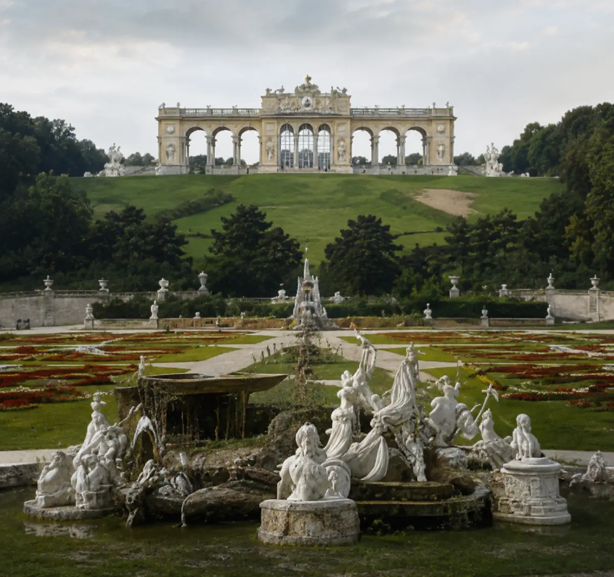 Schönbrunn bahçe ve Gloriette