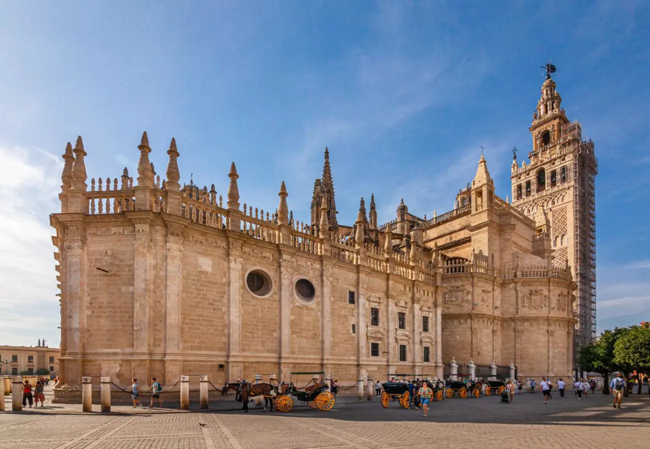 Sevilla Katedrali ve Giralda Kulesi