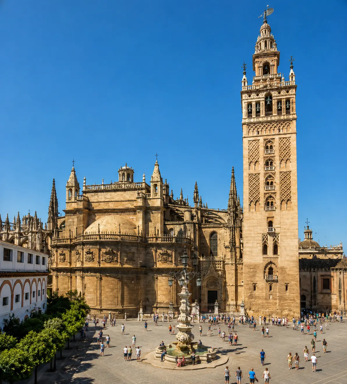 Sevilla Katedrali ve Giralda Kulesi