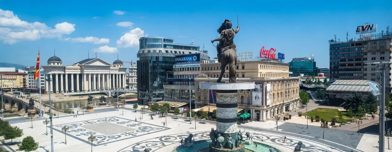 Makedonya Meydanı'nda Büyük İskender heykeli ve çeşmesi, Üsküp